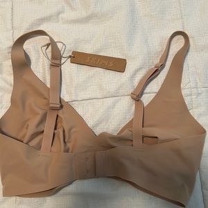 Skims bra - unworn, tags on.